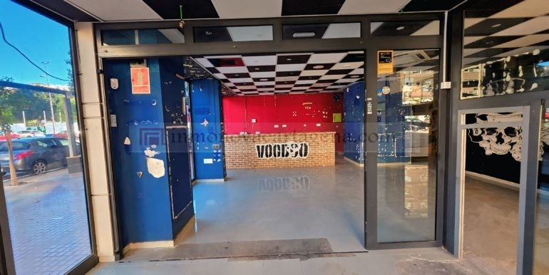 Venta de Local Comercial con Gran Fachada y 127 m² en Zona de Mucho Paso