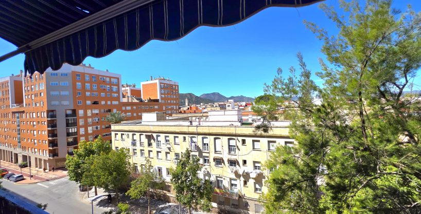 Piso en venta en Ramón y Cajal: 3 hab, 90m² y Ascensor
